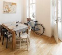 Jídelna s balkonem/Dining area with a balcony