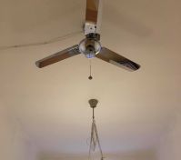 V letní večery oceníte stropní ventilátor.